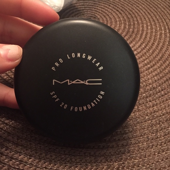 MAC pro longwear SPF 20 Foundation!!!