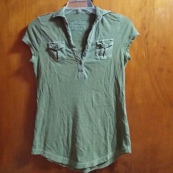 Army green double pocket top🍀✨BUNDLE & SAVE✨🍀