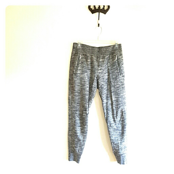 Knit grey jogger with zipper
