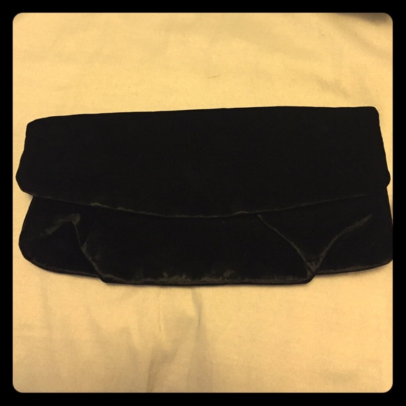 Classic Elie Tahari clutch in black