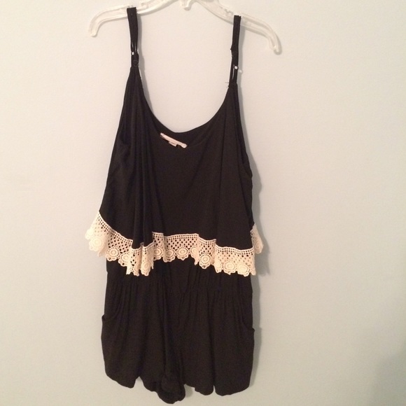 super cute black romper!
