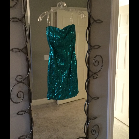 👗Did someone say sequins?👗 - Picture 2 of 4