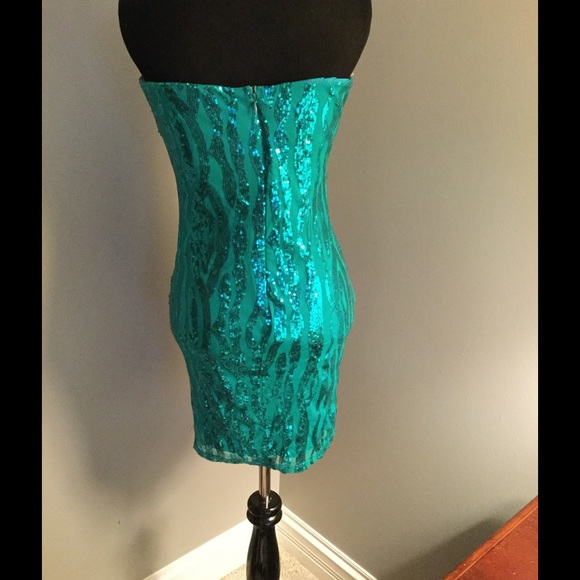 👗Did someone say sequins?👗 - Picture 3 of 4