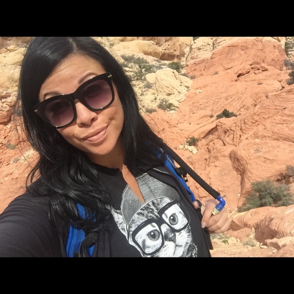 Meet your Posher, Melissa - Picture 2 of 4