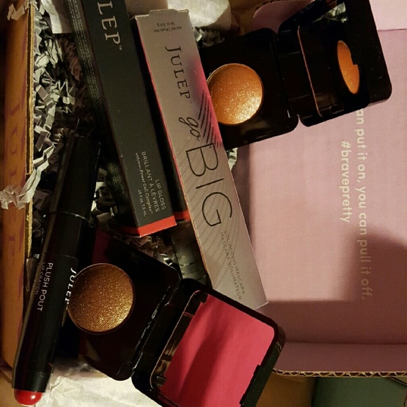 Makeup Set - Picture 2 of 2