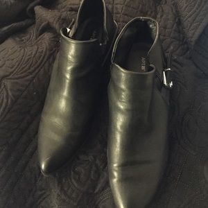 🚨SALE🚨 Apt 9 Pointed Ankle Boots