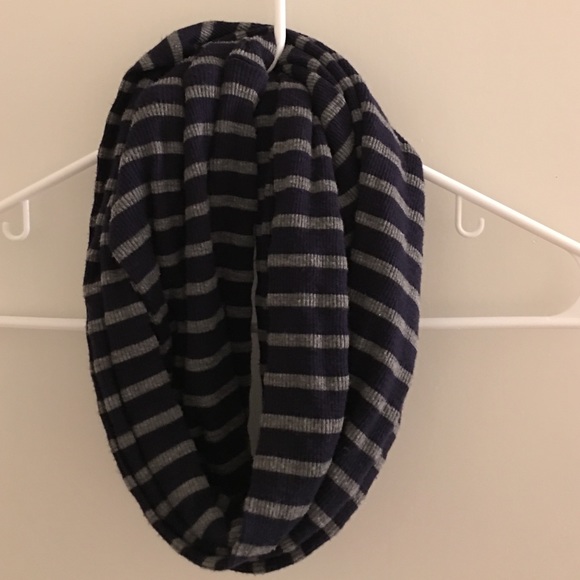 LAST CHANCE Splendid Infinity Scarf - Picture 1 of 3