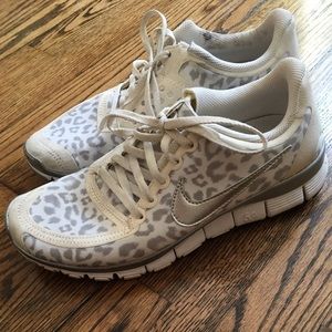 Nike womens athletic shoes