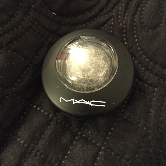🚨SALE🚨 MAC Mineralize Eyeshadow Cinderfella