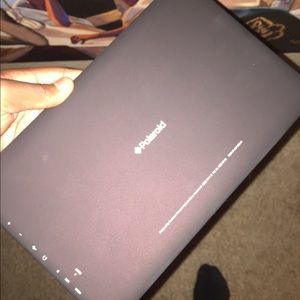 Polaroid Tablet/free keyboard case with purchase