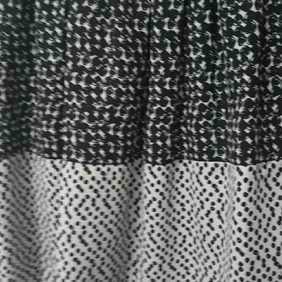 Kensie  black and white skirt - Picture 2 of 3