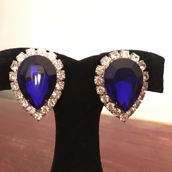 Jewelry - Vintage 80's rhinestone blue earrings clip-on