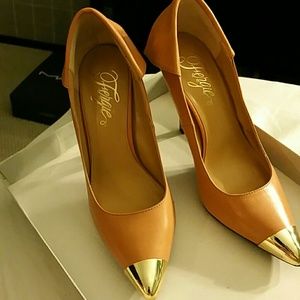 Fergie 'podium' in cognac/gold