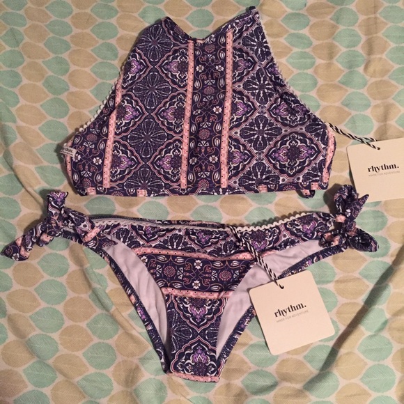 SOLD high neck bikini top cheeky bikini bottom - Picture 2 of 4