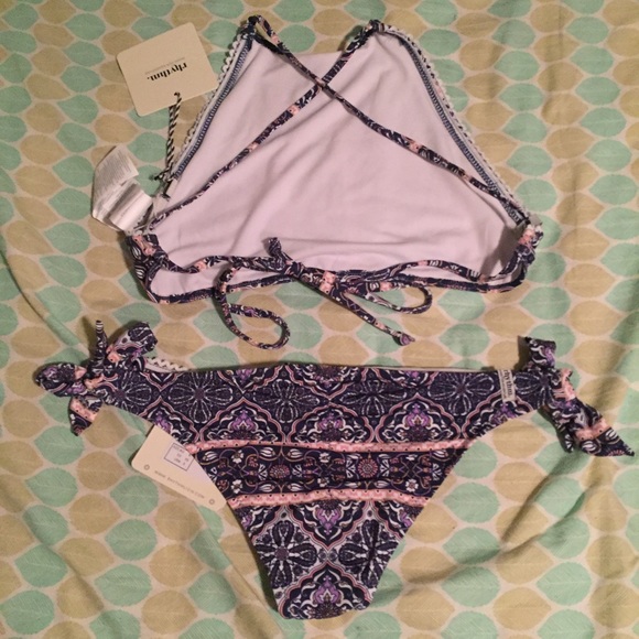 SOLD high neck bikini top cheeky bikini bottom - Picture 3 of 4