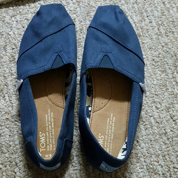 BRAND NEW US WOMEN SIZE 9 TOMS