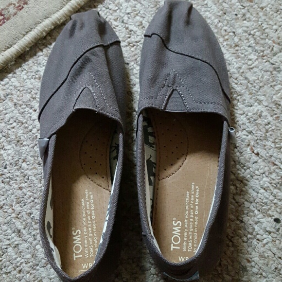 BRAND NEW WOMEN US SIZE 9 GREY