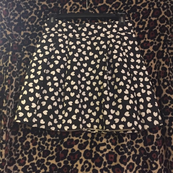 High waist heart mini skirt!! Size 6!!❤️❤️