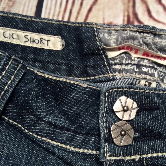 🎉HP🎉HOT KISS CICI SHORTS W/CROCHET TRIM SOLD - Picture 3 of 3