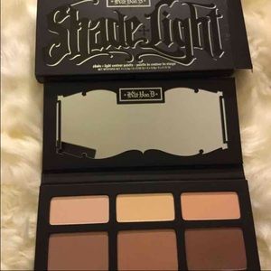 SOLD‼️ Shade & Light Kat Von D Contour Kit
