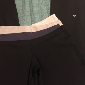 EUC Lululemon size 6 Groove Pant (Tall)