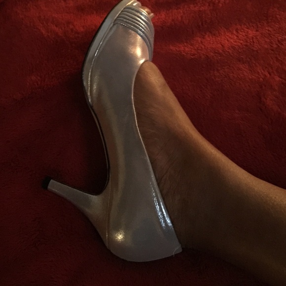 Alex Marie Silver pumps never worn