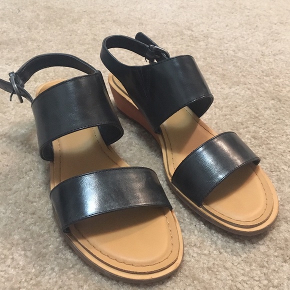 71 off Bare Traps Shoes 🎉SALE🎉 NWOT Bear Traps Sandal