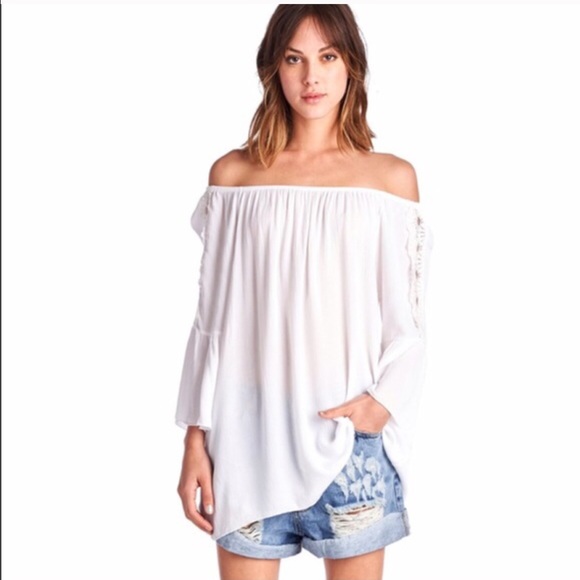 🔖 NWT: Cold Shoulder Top - Picture 2 of 4