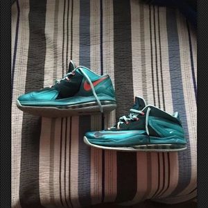 🚫SOLD🚫NIKE AIR MAX LEBRON 11 LOW GLACIER