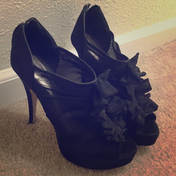 Chinese Laundry Lace Black Pump