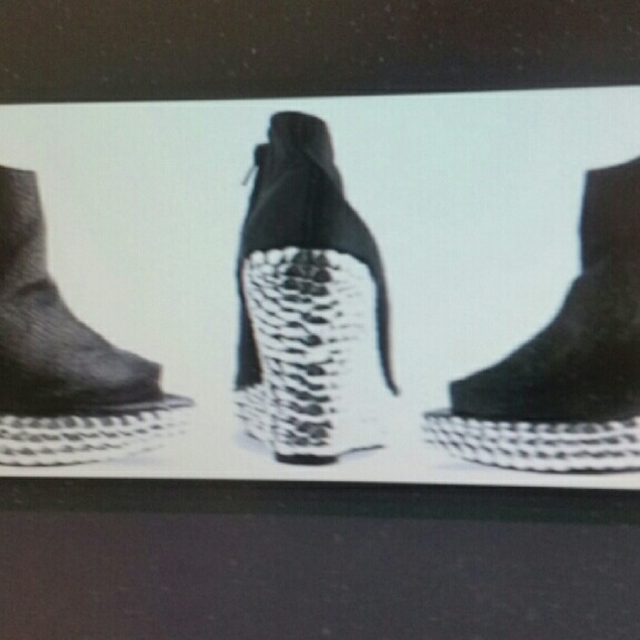 Jc Tics - Picture 3 of 3