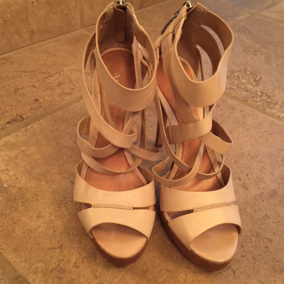 ALDO nude stewpot zip up heel
