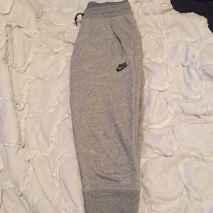 Nike heather grey capri sweats