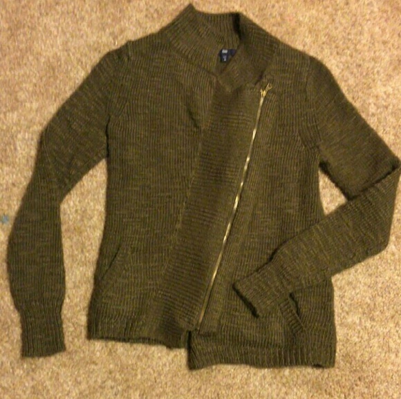 Pretty dark green sweter Gap??