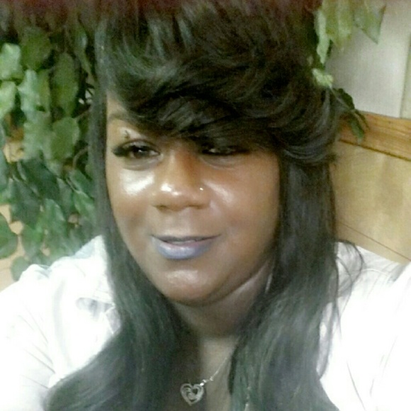Meet your Posher, Latosha