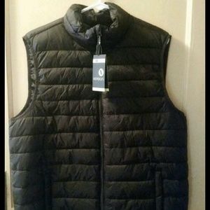 Xersion mens size medium black zip up vest NWT!