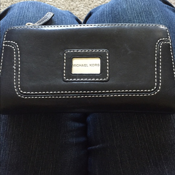 MICHAEL KORS WALLET 🌹 - Picture 2 of 4