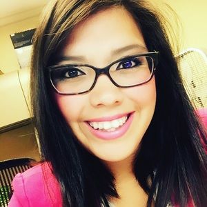 Meet your Posher, Alexis