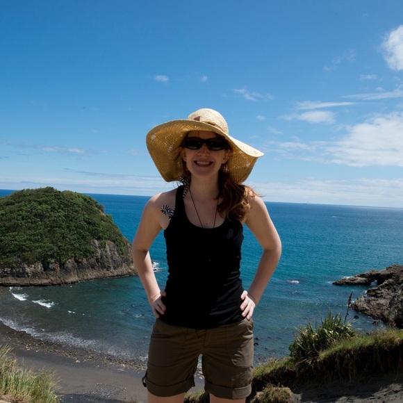 Meet your Posher, Sarah - Picture 2 of 2