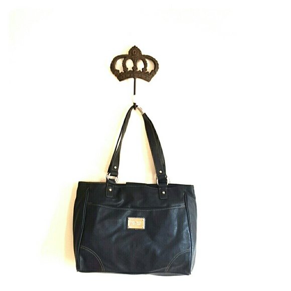 Black practical shoulder bag