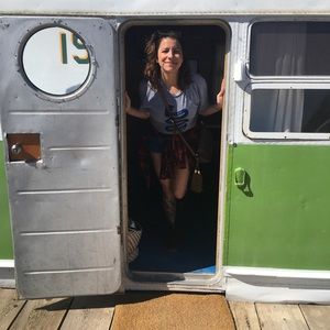 Meet your Posher, Dina