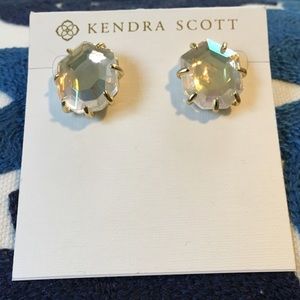 Kendra Scott Morgan Heptagon Iridescent Stud.