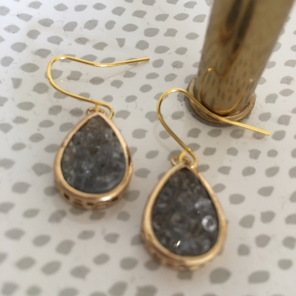 ❗️ONE DAY SALE❗️Gray Rock and Crystals Earrings - Picture 3 of 4