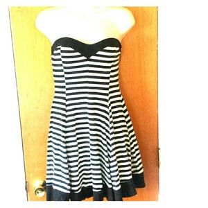 Hot Topic Strapless Stripe Dress