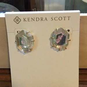 Kendra Scott Morgan Heptagon iridescent stud!