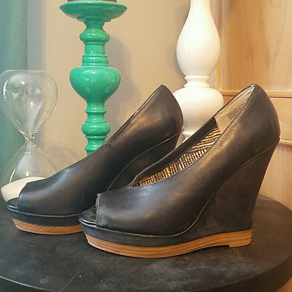Black Wedges
