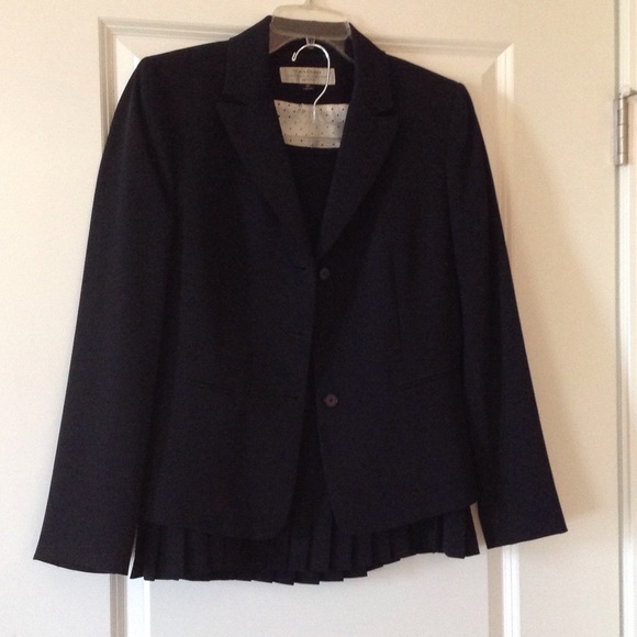 Tahari skirt suit-black