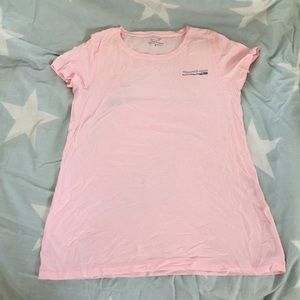 Vineyard Vines medium pink t shirt.
