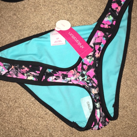 Bathing suit - Picture 3 of 4