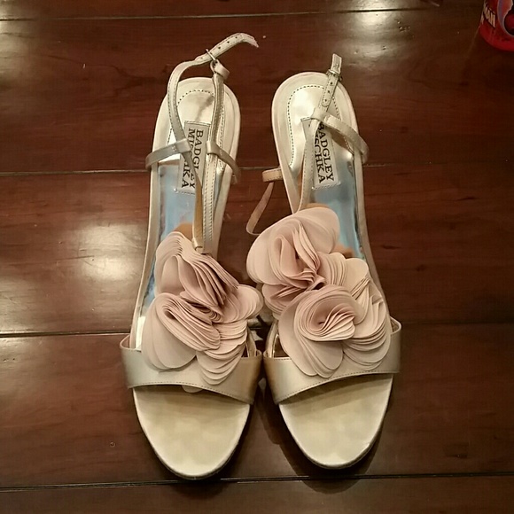 Badgley Mischka Gold sandals with rose detail - 10